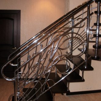 Σκουριασμένα μπλε πλακάκια στην κουζίνα