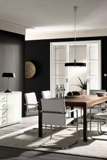 Μαύρη και άσπρη τραπεζαρία