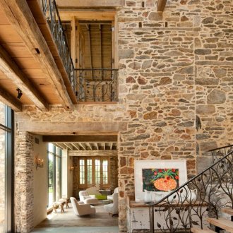 Πέτρινη διακόσμηση του αρχοντικού