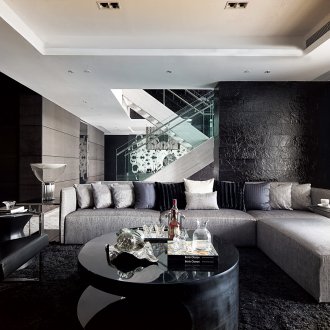 Μαύρο πέτρινο τοίχο στο σαλόνι