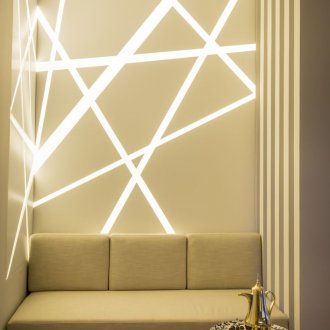 Φωτισμός τοίχου από λαμπτήρες νέον