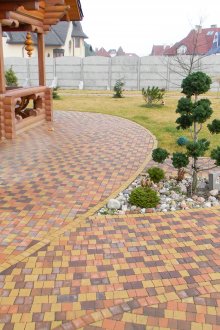 Mat κατασκευασμένο από πολύχρωμες ομπρέλες