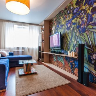 Ταπετσαρία με την εικόνα του Iris Van Gogh στο εσωτερικό του καθιστικού