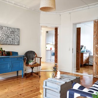 Μπλε συρτάρι σε ένα βιομηχανικό εσωτερικό