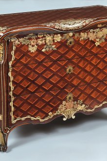 Συρταριέρα με ένθετο μαργαριτάρι