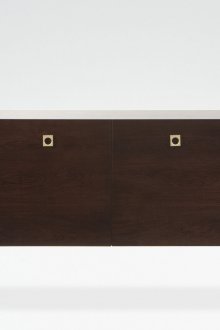 Ντουλάπα από ξύλο και μέταλλο