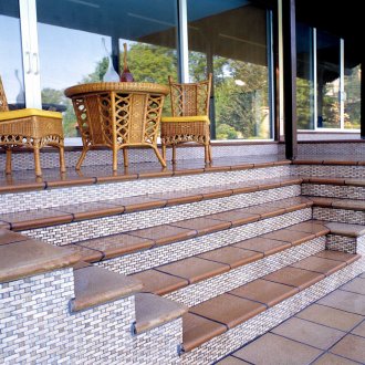 Πλάκες προσόψεων από πέτρα στο σπίτι