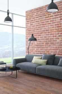 Τούβλο κόκκινο τοίχο στο εσωτερικό σοφίτα