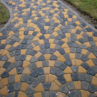 Μάρμαρα μοτίβα πλακάκια στο εσωτερικό του μπάνιου