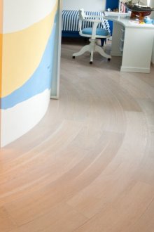 Φωτισμένο κεκαμμένο παρκέ