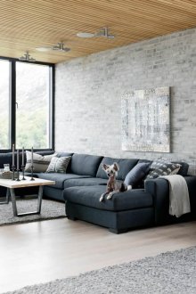 Γκρίζο τούβλο σε ένα μοντέρνο σαλόνι σχεδιασμού