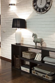 Λευκό τούβλο στο σχεδιασμό του καθιστικού