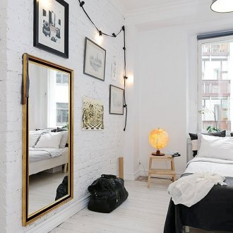 Κάτοπτρα τοίχου απέναντι από το άλλο