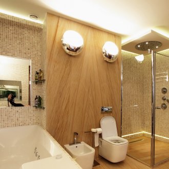 Καθρέφτες απέναντι από το άλλο στο μπάνιο