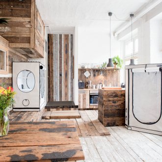 Η γήινη επένδυση στο εσωτερικό της σοφίτας