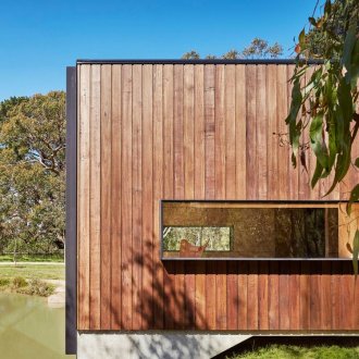 Eurolining στον εξωτερικό τοίχο του σπιτιού