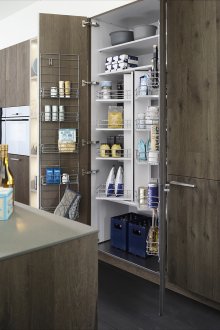 Βολική αποθήκευση στο ντουλάπι της κουζίνας