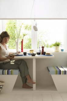 Φυτά στο παράθυρο της κουζίνας