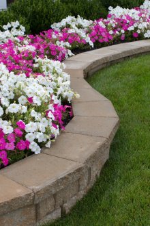 Πέτρινο φράχτη για παρτέρι