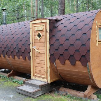 Tynnyri kylpy maassa