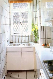 Βυθίστε κάτω από το παράθυρο της κουζίνας