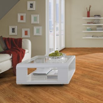 Λευκός καναπές στο εσωτερικό