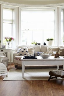 Φωτεινό σαλόνι σε αμερικανικό στιλ