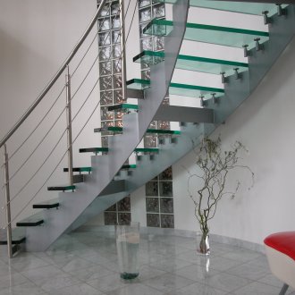 Γυάλινη σκάλα στο εσωτερικό