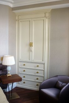 Ξύλινες πόρτες σε κλασικό στιλ