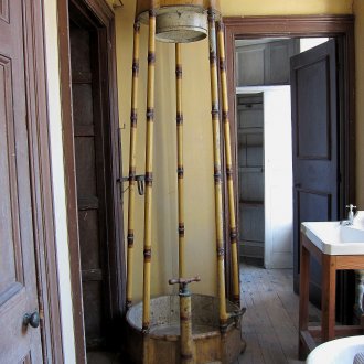 Κινητό ντους σε εξοχική κατοικία