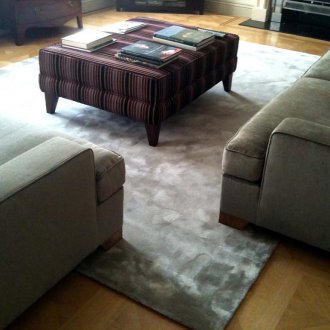 Γκρι μεταξωτό χαλί