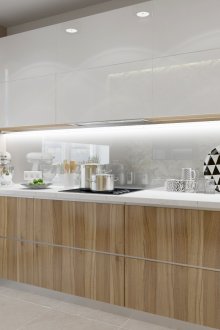 Γυαλιστερή κουζίνα με ξύλινα συρτάρια