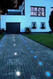 Φωτιά πλακάκια γύρω από το σπίτι