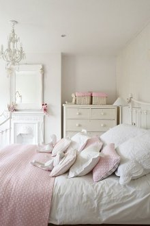 Υπνοδωμάτιο σε απαλά χρώματα.