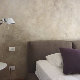 Marmorino διακόσμηση γύψο στο εσωτερικό του υπνοδωματίου