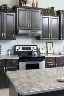 Κομψό κλασικό μαύρο και γκρίζο σετ κουζίνας