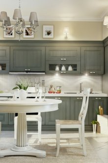 Κουζίνα με γκρίζο-πράσινο σετ και φωτεινά έπιπλα