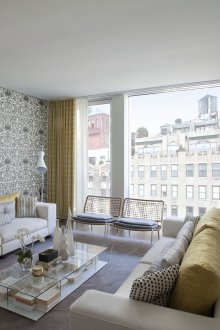 Τσέστερ καναπέ στο εσωτερικό του διαμερίσματος