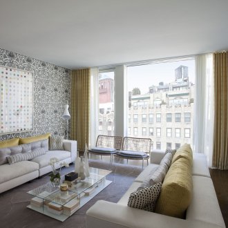 Βελούδινη ταπετσαρία στο εσωτερικό του διαμερίσματος