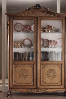 Ξυλόγλυπτο τραπέζι για πιάτα