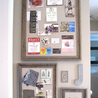 Κορνίζα πλαισιωμένη με σημειώσεις