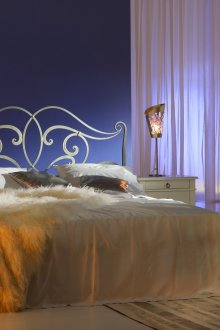 Τα κεριά θα διακοσμήσουν τέλεια την κρεβατοκάμαρα