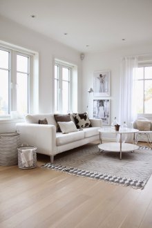 Γκρι kilim στο σαλόνι