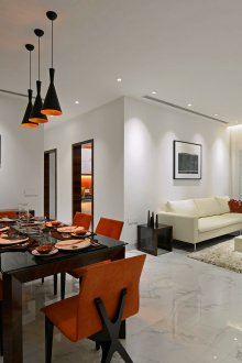 Γυαλισμένο πάτωμα στο καθιστικό-τραπεζαρία