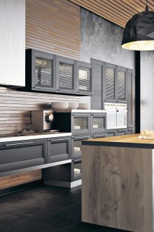 Καλή κουζίνα με ξύλινη επένδυση