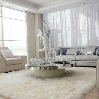 Λευκό χαλί χνουδωτό