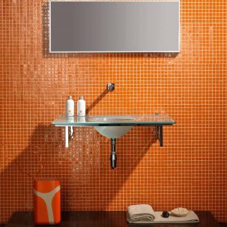 Γυαλιστερό πορτοκαλί μωσαϊκό στο μπάνιο