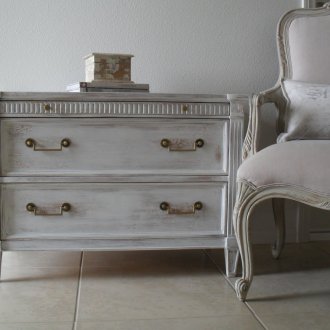 Ενημερωμένο συρταριέρα