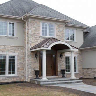 Εγκατάσταση πάνελ πρόσοψης από πέτρα