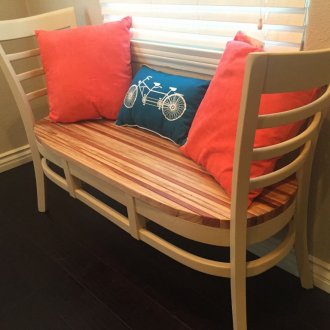 Πάγκος από δύο παλιές καρέκλες